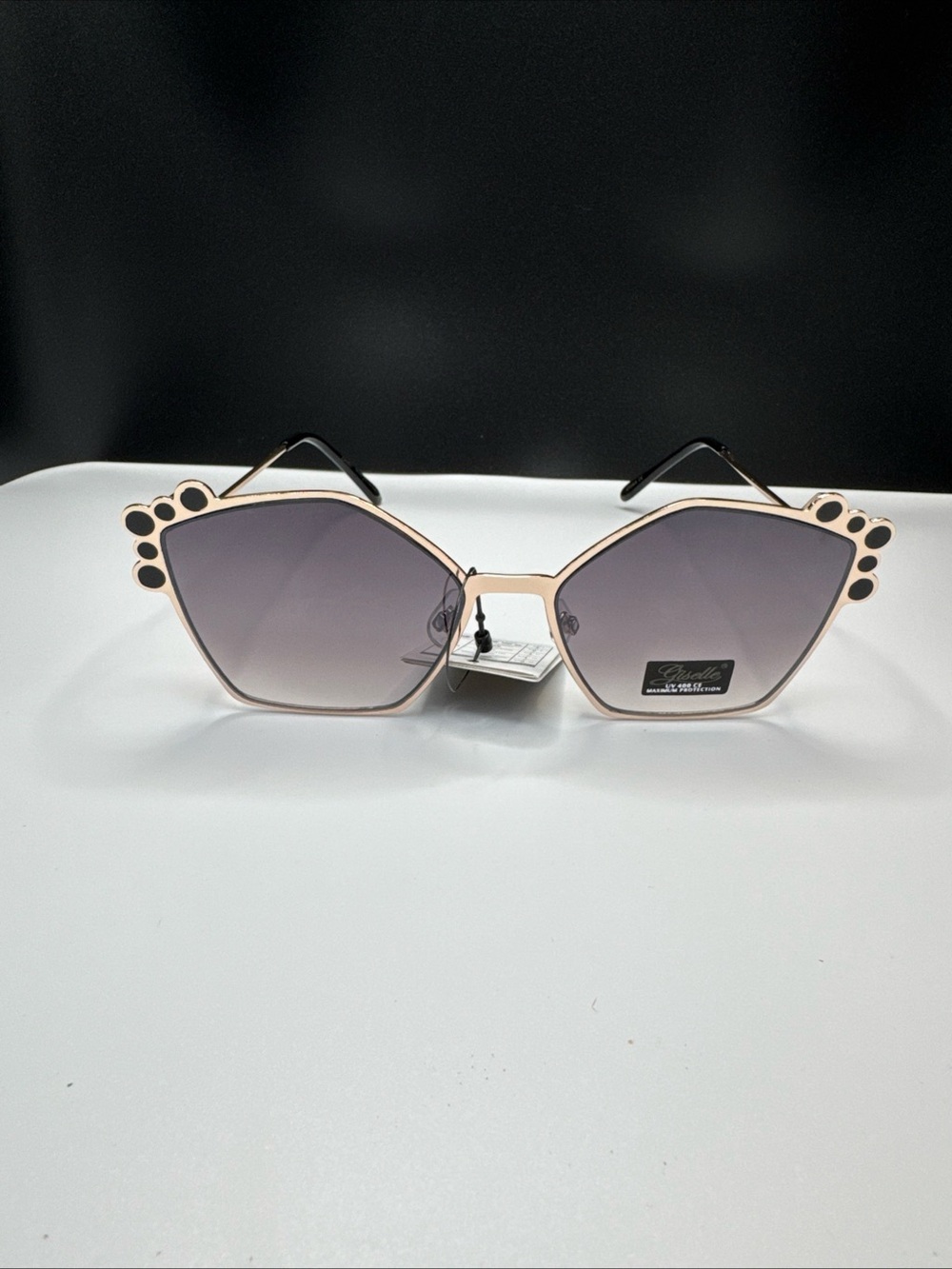 Stylish Cat-Eye Women's Sunglasses in Light Pink and Black